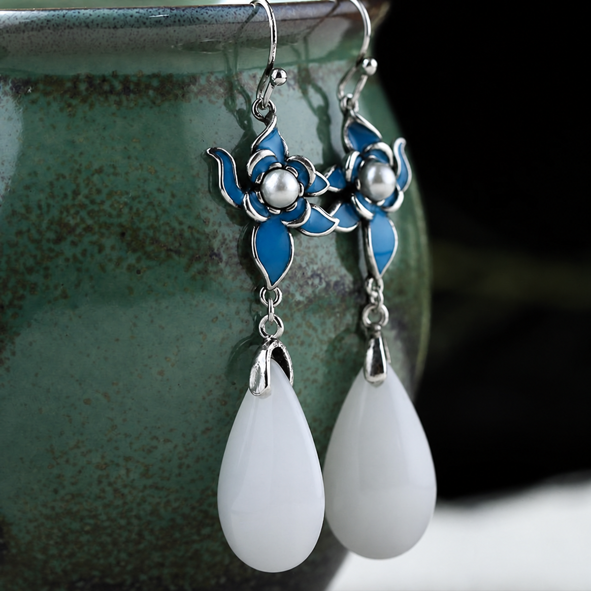 Blue Flower White Drop Earrings — 蓝花白色长水滴耳环