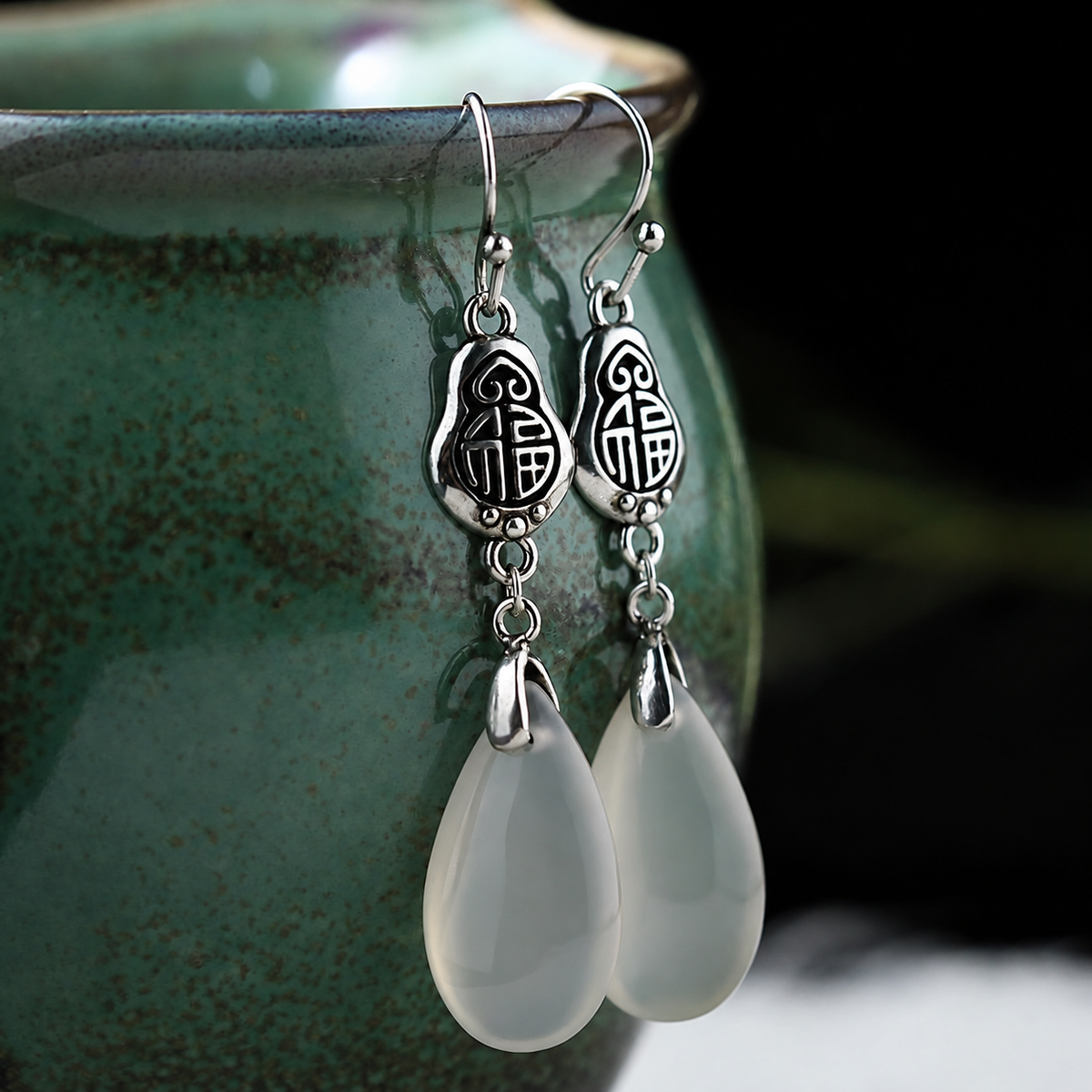 Fu Motif Teardrop Earrings — 福字水滴耳环