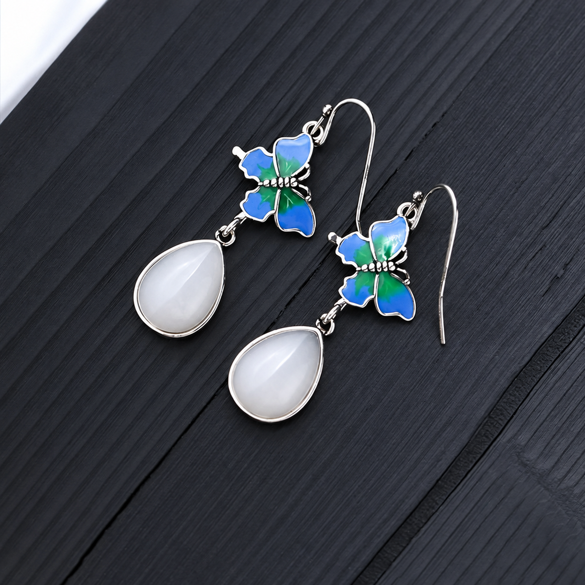 Blue Butterfly White Drop Earrings — 蓝绿蝴蝶白色水滴耳环